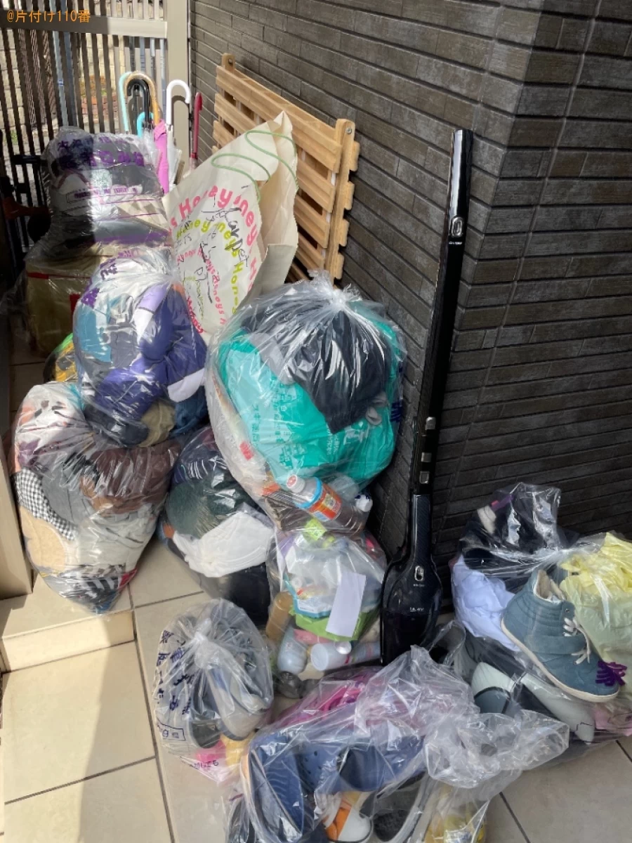 衣類、プラスチックボックス、傘、掃除機、一般ごみ等の回収・処分