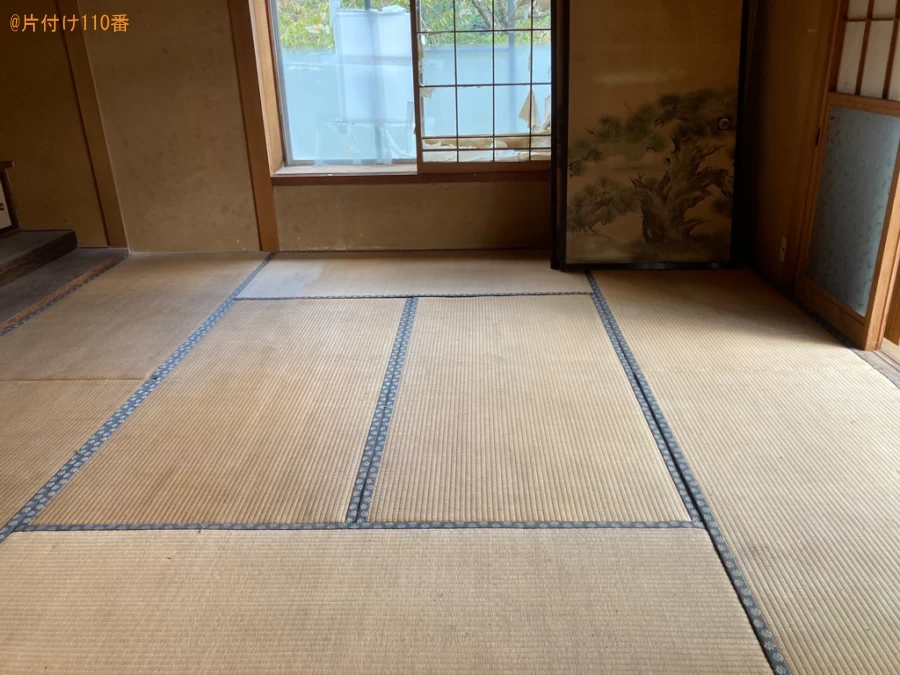 食器棚、婚礼タンス、バッグ、布団、椅子、テーブル、扇風機等の回収