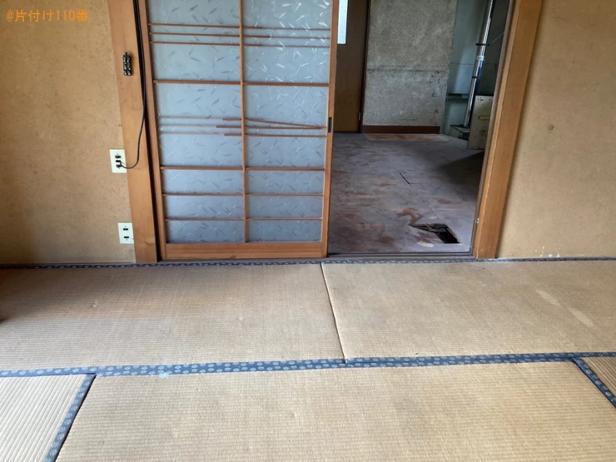 食器棚、婚礼タンス、バッグ、布団、椅子、テーブル、扇風機等の回収